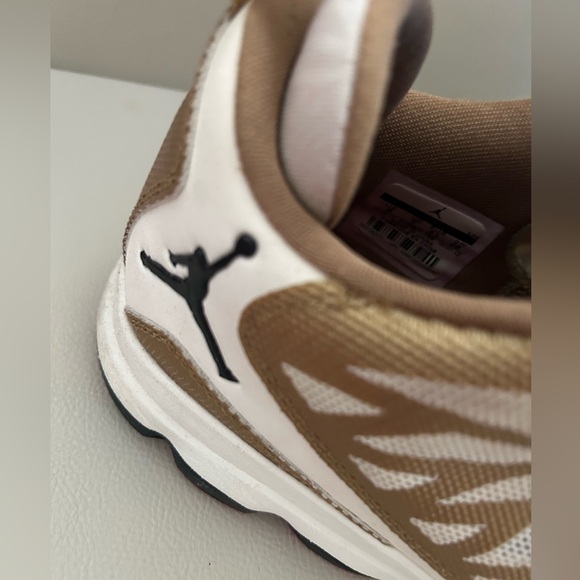 Jordan CP3 Vi Matador Shoes - Picture 8 of 10